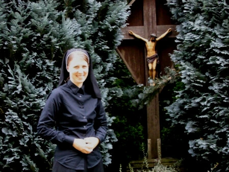 Nadine am Tag ihres Eintritts.