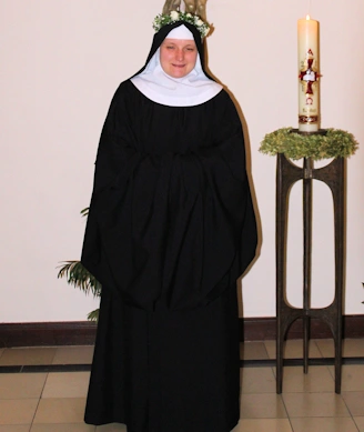 Am Hochfest Allerheiligen legte unsere Sr. Hannah Graudenz OSB ihre Feierliche Profess ab und empfing die Monastische Weihe.