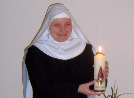 Sr. Hannah nach der Einkleidung im Kloster der Benediktinerinnen Osnabrück.