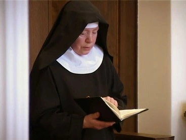 Sr. Imelda während des Chorgebetes.